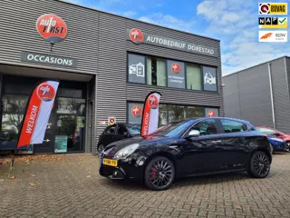 Alfa Romeo Giulietta 1.4 T Distinctive | Automaat | Sportiva | Zwarte hemel | Brembo| Navigatie| 4x 