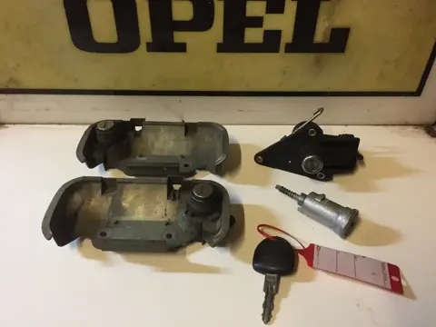 Slotenset Opel Corsa B 90387807