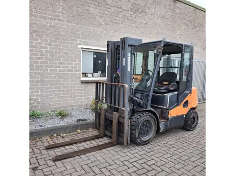 DOOSAN D30 S-5 Diesel Heftruck triplo 4,7 m Shift (BJ 2013)