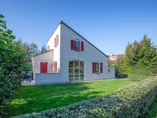 Vrijstaande vakantiewoning met grote tuin en twee badkamers