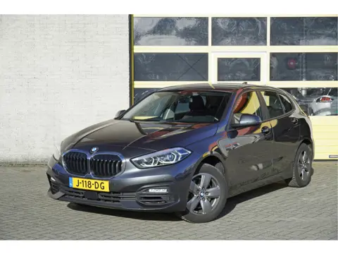 BMW 1-serie 118i Automaat! 5drs Executive BJ2020 Lmv 16" | Led | Pdc | Navi | Virtual cockpit | Clim