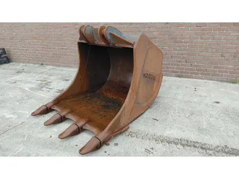 Volvo S2 digging bucket with teeth