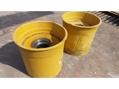 Caterpillar 621 rims / 8W-9985 / Unused