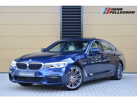 BMW 5 Serie 520i High Executive * ComfortStoelen * Harman/Kardon * M-Sportpakket * Schuifdak * Trekh