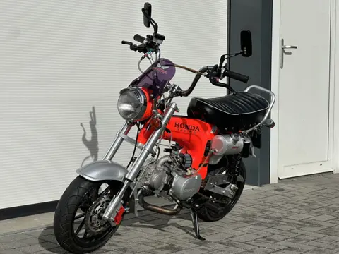 JINCHENG Bromfiets JC50Q (Honda Dax) | Volledig in nieuwstaat!