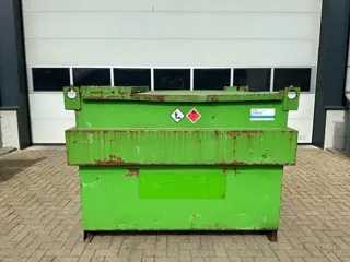 Kiwa IBC Steenbergen 2000 liter IBC Dieseltank met handpomp Milieutank