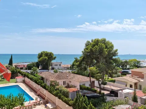 Zonnig appartement eerstelijns aan zee, Valencia, Spanje