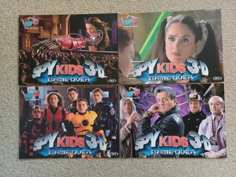 SPY KIDS 3-D GAME OVER lobbycard set.