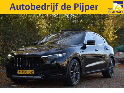 Maserati Levante 3.0 V6 AWD GranLusso 350 pk Facelift Driver ass.Pack 1 | Open dak | Harman/Kardon |