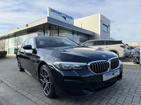 BMW 5 Serie 545e xDrive M sport 545 Trekhaak | Adapt. Cruise | HiFi | Stuurverw. | Stoelverw.