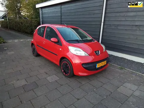 Peugeot 107 1.0-12V XS Zeer lux,s 5 drs nl auto km 155 000 nap.