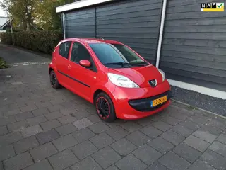 Peugeot 107 1.0-12V XS Zeer lux,s 5 drs nl auto km 155 000 nap.