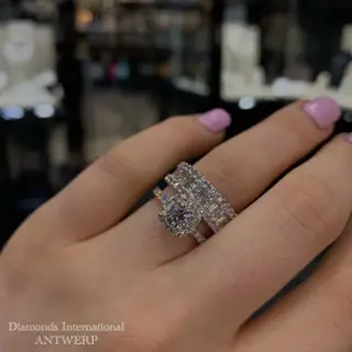 Exquisite Wedding Bands in Antwerp at Diamonds International
