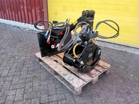 Houtklem met rotator passend aan Giant shovel