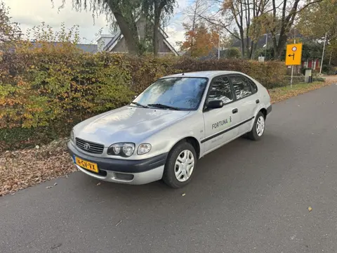Toyota Corolla 1.4 VVT-i Terra AIRCO (bj 2001)