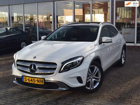 Mercedes-Benz GLA-klasse 250 4Matic Dealer onderhouden |AUTOMAAT|PANO DAK|AUTOMATISCH INPARKEREN|LED