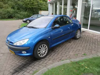 Peugeot 206 CC 1.6-16V Dak werkt. Zo mee. APK Nieuw!
