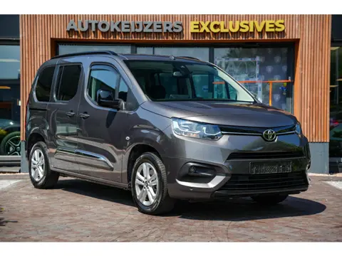 Toyota PROACE CITY Geel Kenteken 5 Persoons Automaat Navi