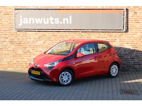Toyota Aygo 1.0 VVT-i X-Play X-Shift (bj 2019, automaat)