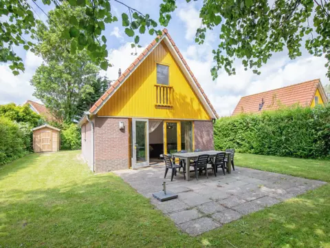 Vrijstaand vakantiehuis aan de Waddenzee en natuurgebied Utopia