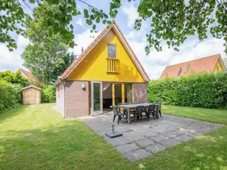 Vrijstaand vakantiehuis aan de Waddenzee en natuurgebied Utopia