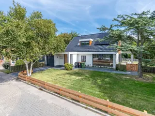 Familievilla in De Koog met 2 badkamers en een omheinde tuin
