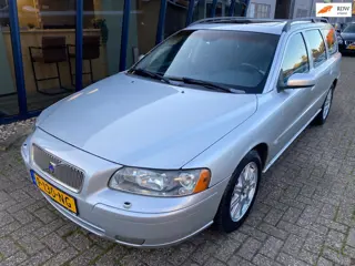 Volvo V70 2.4 Momentum LEER / SUNROOF / PDC / TREKHAAK