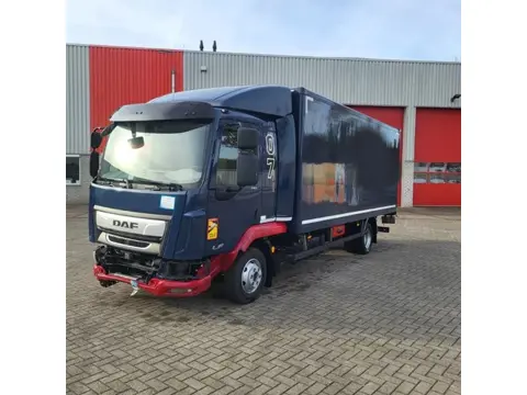 DAF LF210 / ENGINE RUNNING / ONLY:120371 KM / PLATFORM:1000 KG / LWDS / AIRCO / AUTOMATIC / EURO-6 /