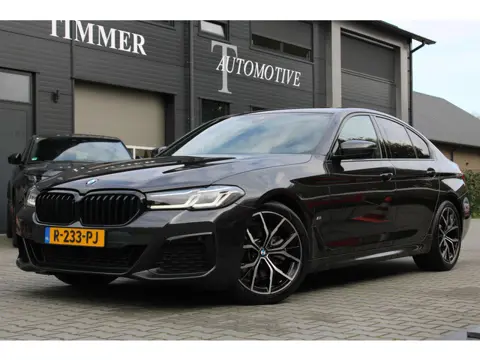 BMW 5 Serie 520i Business Edition Plus M-Sport - Schuif kanteldak - Laserlight - 19 inch Goed onderh