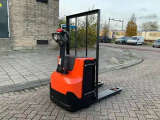 BT LWE180 1800KG BREED PALLETWAGEN / HEFTRUCK (bj 2010)