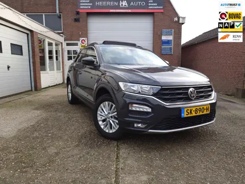 Volkswagen T-Roc 1.5 TSI Style, Panorama, Automaat, Navigatie, 1e eigenaar