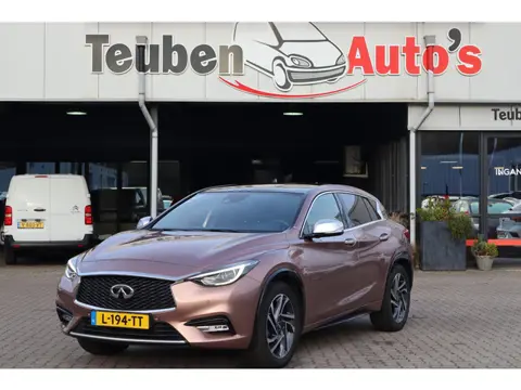 Infiniti Q30 1.6t Premium Tech Navigatie, Panoramadak, Camera, Cruise control, Stoelverwarming, Bose