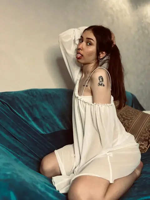 Blueliaa (19) Hallo! Ik ben degene die weet hoe ik gewone momenten