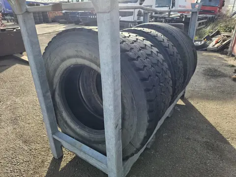 Several TRAILER TIRE (bj 1980)