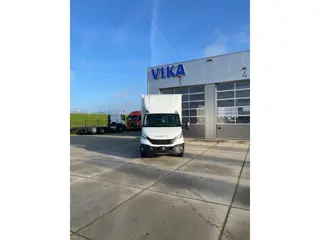 Iveco Daily 35C18HA8 bakwagen met laadklep (1000 kg.)