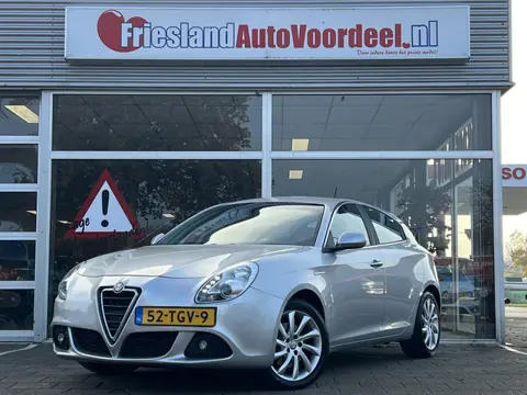 Alfa Romeo Giulietta 1.4 T Distinctive 170 PK / Leder / Stoelverw. / PDC / Cruise / Clima / 2012