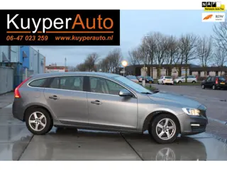 Volvo V60 2.0 D3 Nordic+ .. nl auto NAP apk 09-10-2026 dealer onderhouden * isofix* lm* trekhaak*