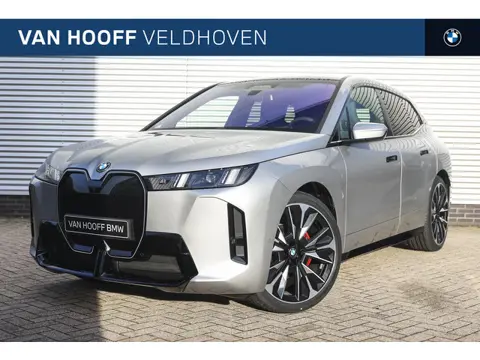 BMW iX xDrive60 M Sport / Panoramadak / Trekhaak / Adaptief onderstel / Soft-Close / Stoelventilatie