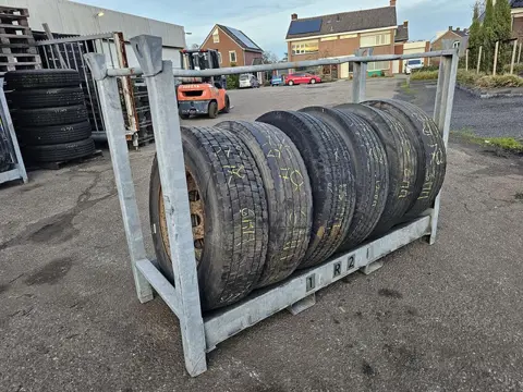 Several TRAILER TIRE. 275/70 R 22.5 (bj 2005)