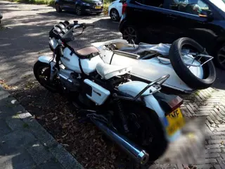 Voor classic auto te ruil: MotoGuzzi met zijspan