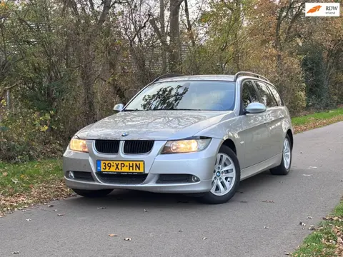 BMW 3-serie Touring 318i High Executive | Airco + Cruise Nu € 2.950,-!!!