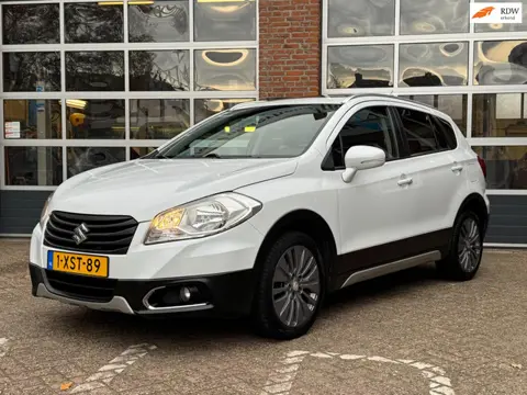 Suzuki SX4 S-Cross 1.6 Exclusive, Navi, PDC, Panodak, cruise, 17 inch LM