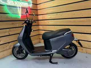 Ecooter Snorscooter E2 S30 incl garantie tot 15-11-2026 op scooter en accu