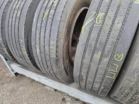 Several 275/70 R 22.5 (bj 2000)