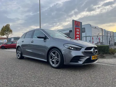 Mercedes-Benz B-klasse 200 Business Solution AMG | 360° Camera | Trekhaak | Adaptive Cruise Control 