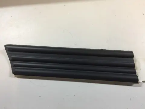 Stootstrip spatbord LV Opel Kadett E 90257113