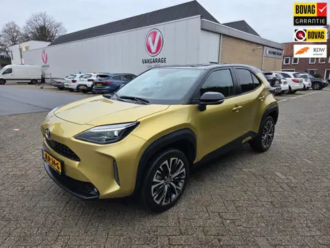 Toyota Yaris Cross 1.5 Hybrid Executive | Navigatie | 18"LM-velgen | 2-Tone Lakkleur | Halflederen b