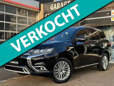 Mitsubishi Outlander 2.4 PHEV Intense+ | Volleder | Xenon | Camera | Cruise | Climate | Pdc | Isofix