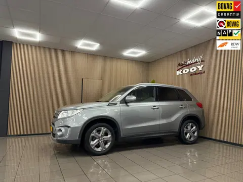 Suzuki Vitara 1.6 Exclusive * Dealer onderhouden / Trekhaak / Camera / Stoelverwarming / NL Auto *