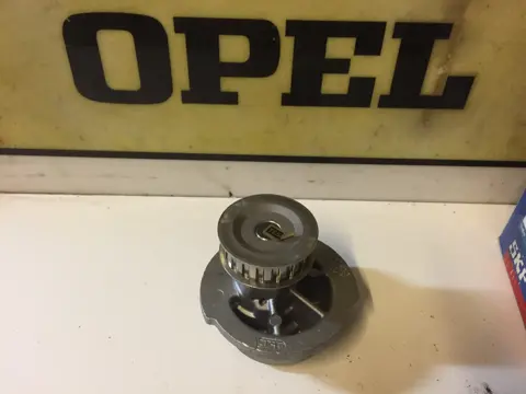 Waterpomp Opel Ascona _ Manta_ Corsa _ Kadett 90349241